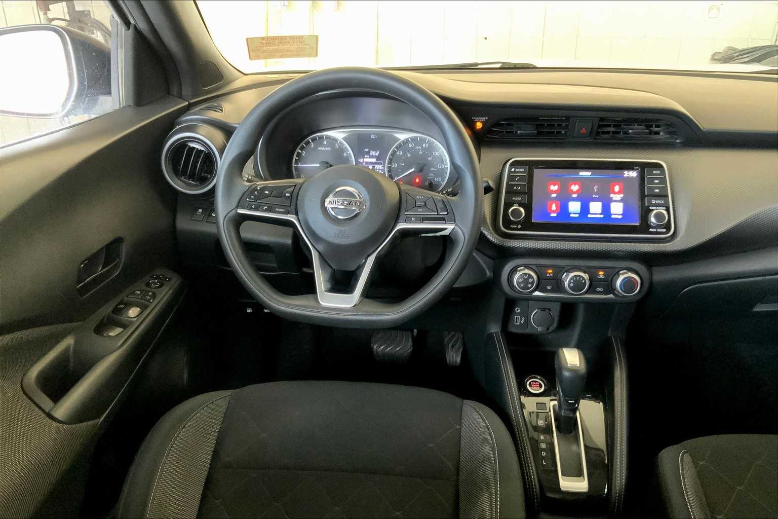 2019 Nissan Kicks S photo 3