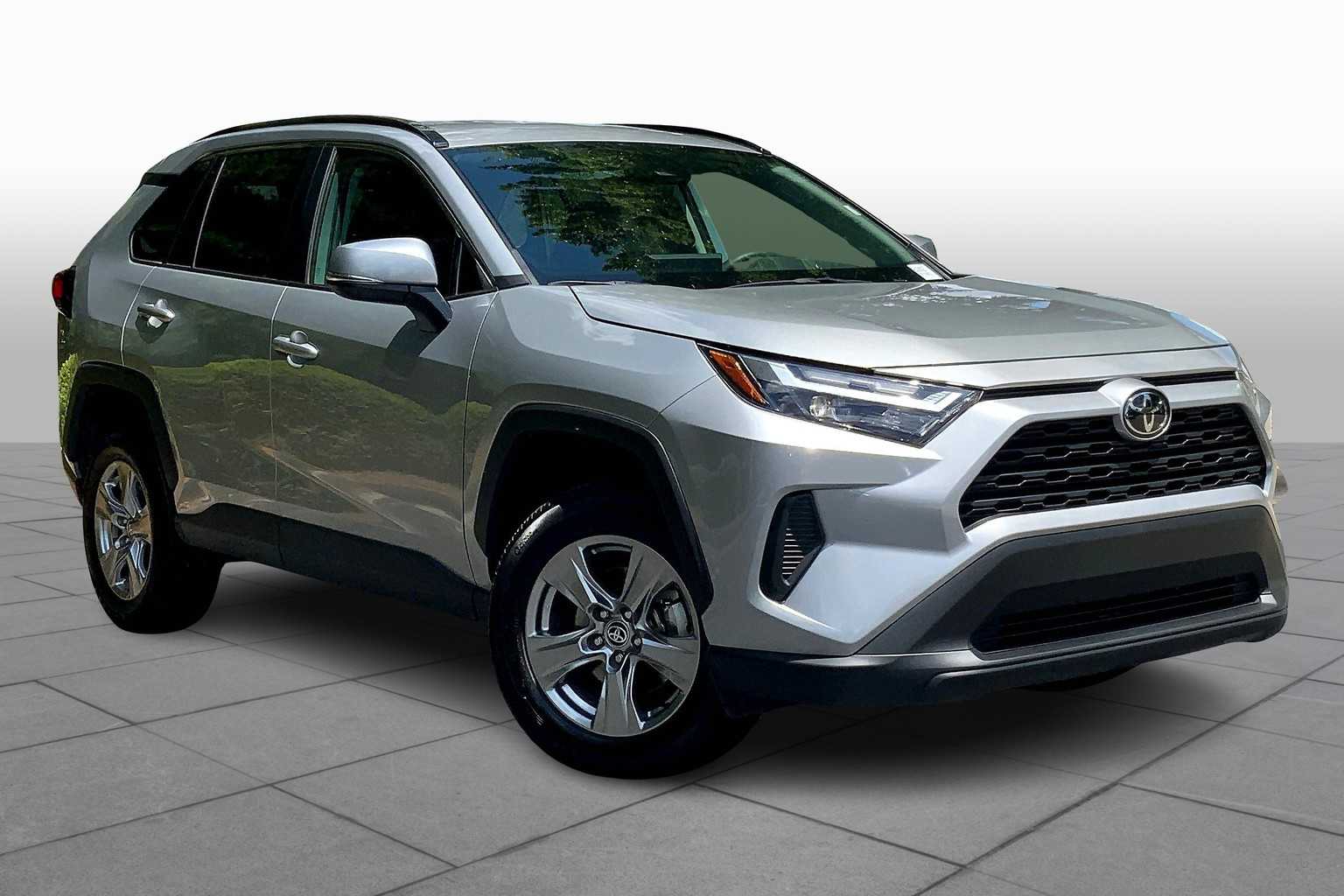 2023 Toyota RAV4 XLE photo 2