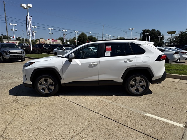 2025 Toyota RAV4 XLE photo 3