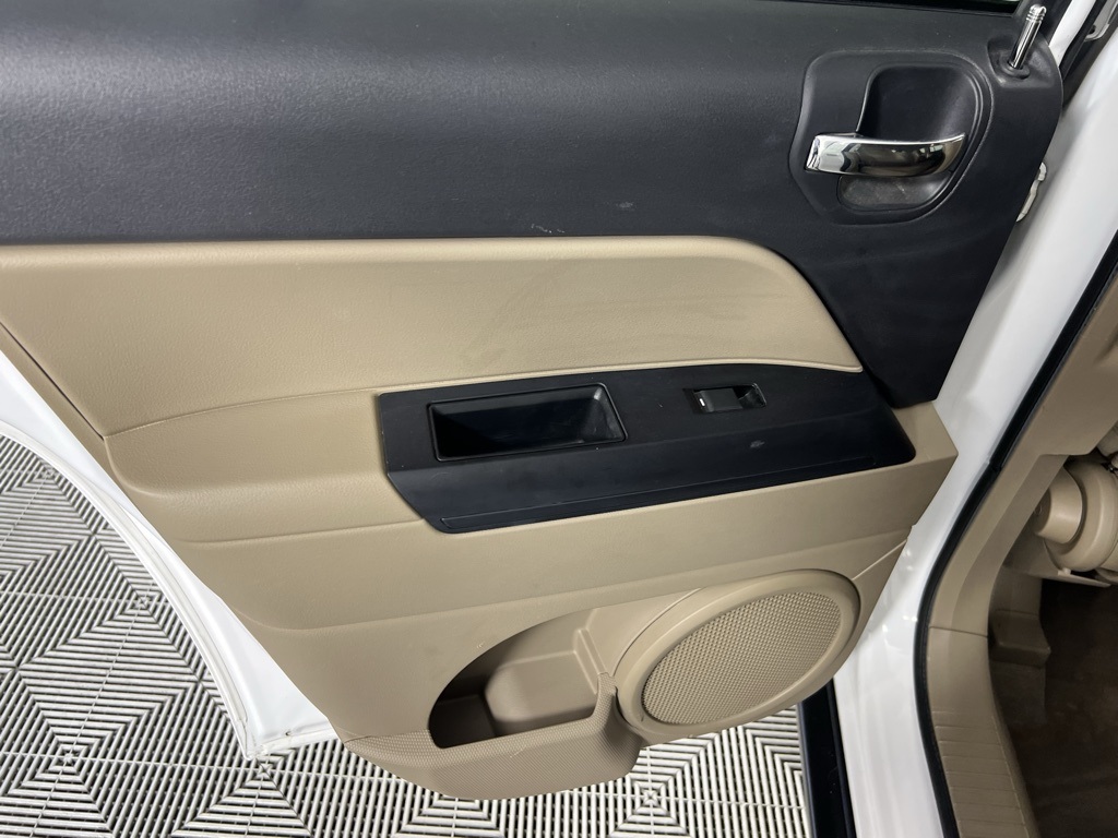 2014 Jeep Compass Sport photo 21