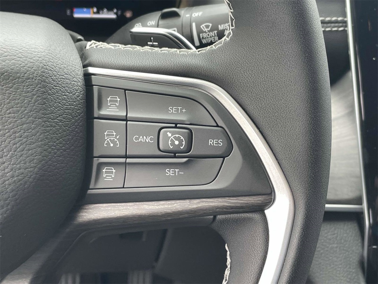 2025 Jeep Grand Cherokee Limited photo 4