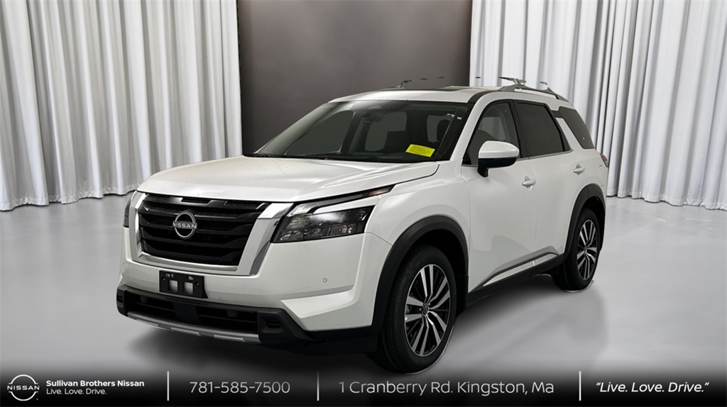 2025 Nissan Pathfinder Platinum's photo