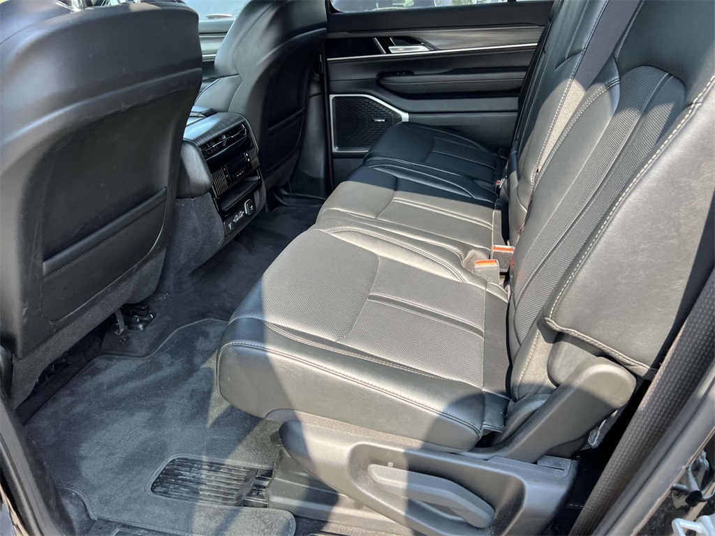 2024 Jeep Wagoneer L Series II photo 11