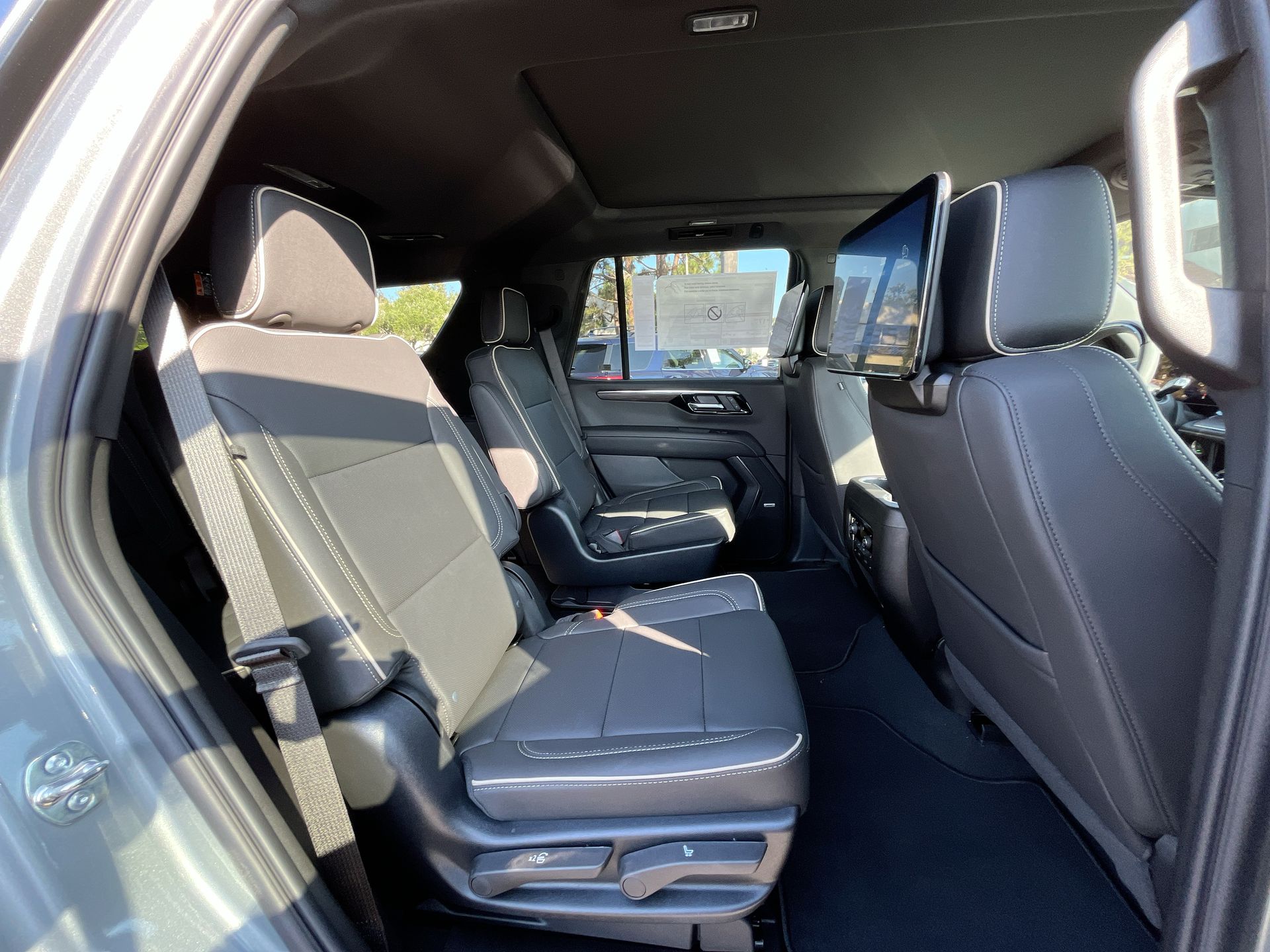 2025 Chevrolet Tahoe Premier photo 26