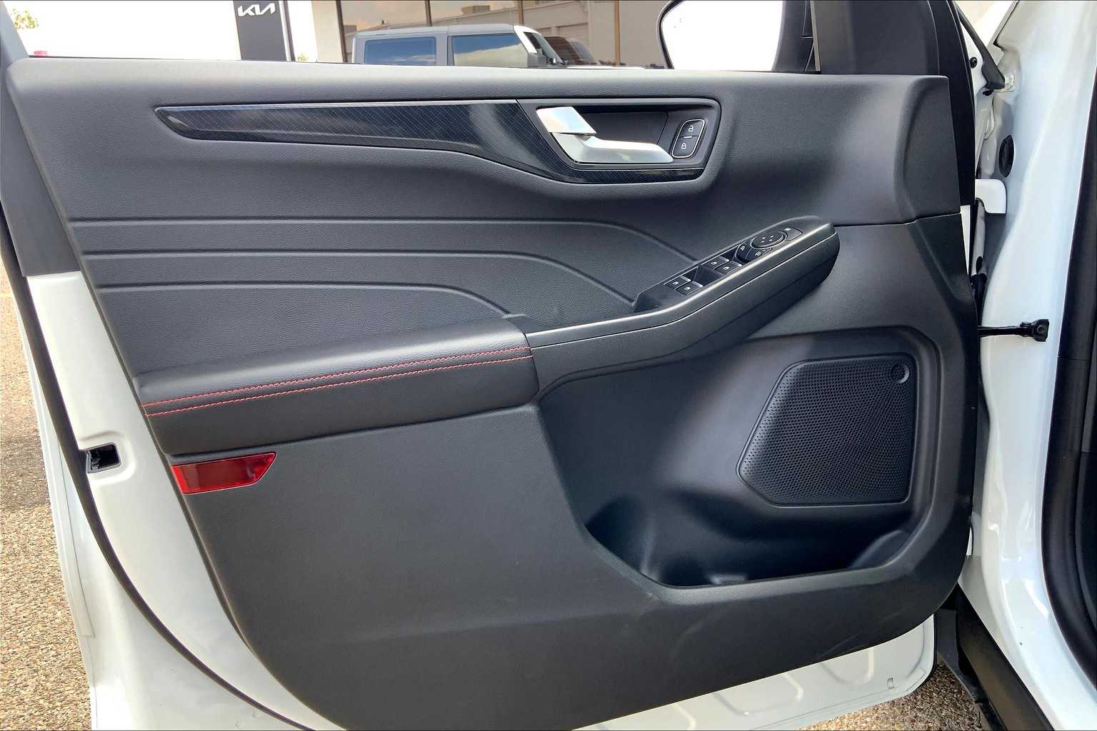 2025 Ford Escape ST-Line photo 10