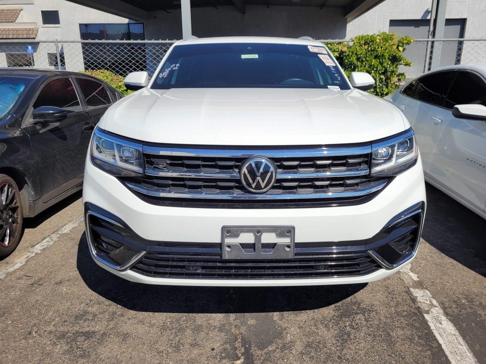 2021 Volkswagen Atlas Cross Sport V6 SEL R-Line photo 2