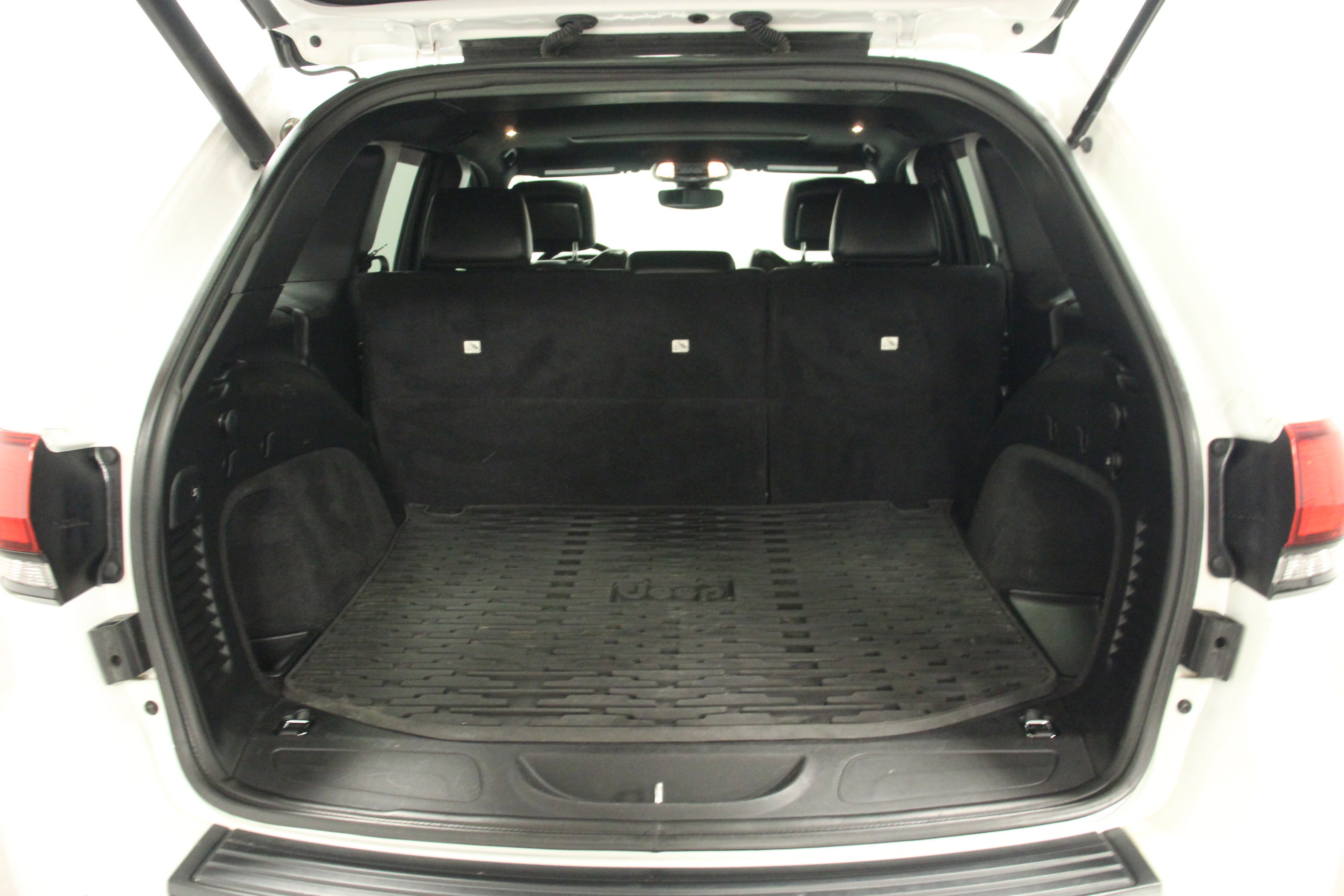 2020 Jeep Grand Cherokee Altitude photo 11