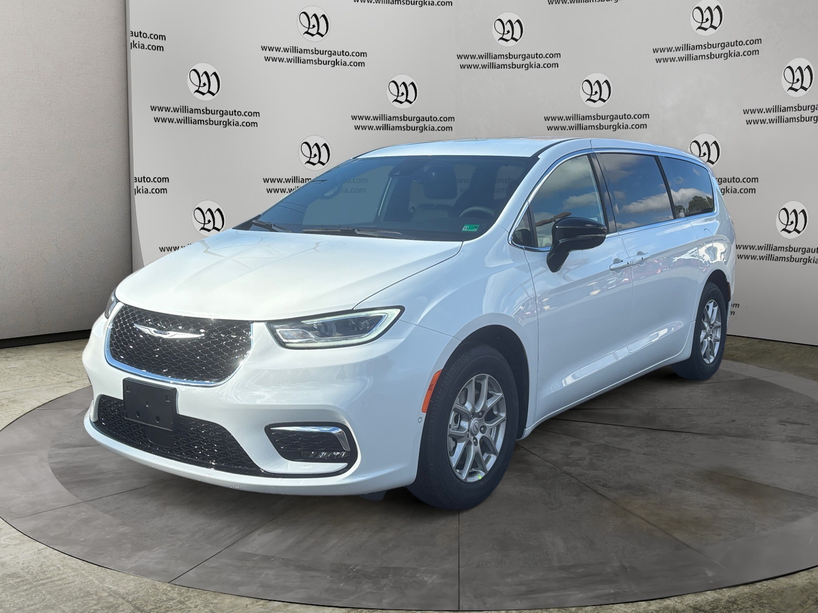 2026 Chrysler Pacifica Select's photo