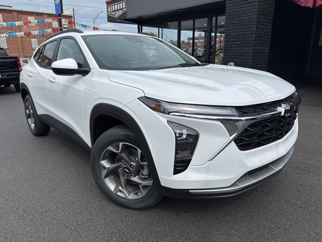 2026 Chevrolet Trax LT photo 2