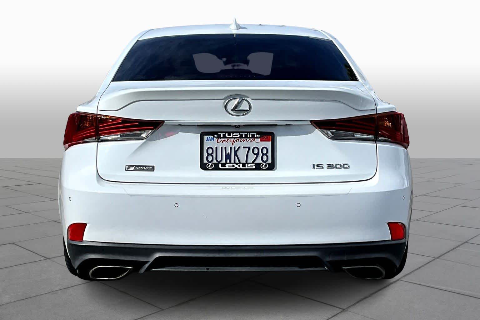 2018 Lexus IS 300 photo 4