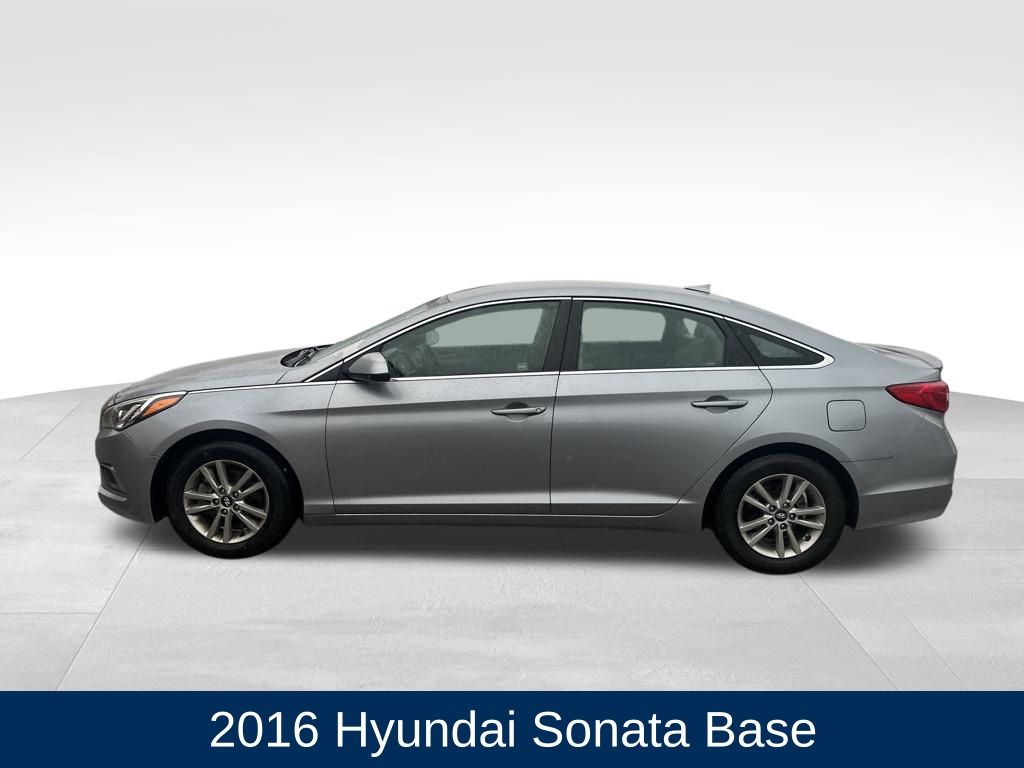 2016 Hyundai Sonata Base photo 2