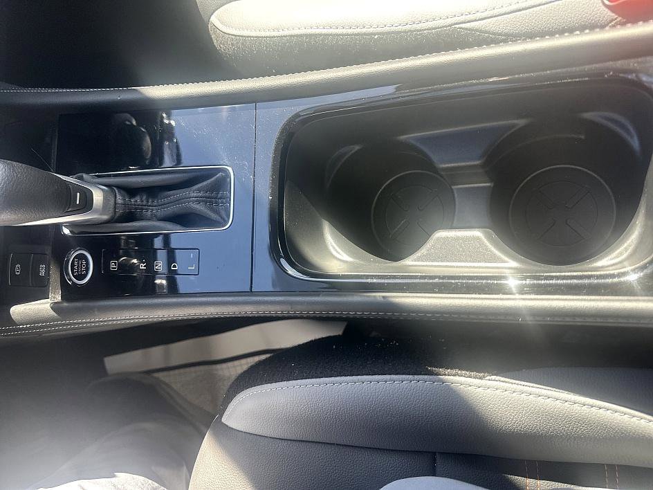 2023 Nissan Kicks SR photo 12