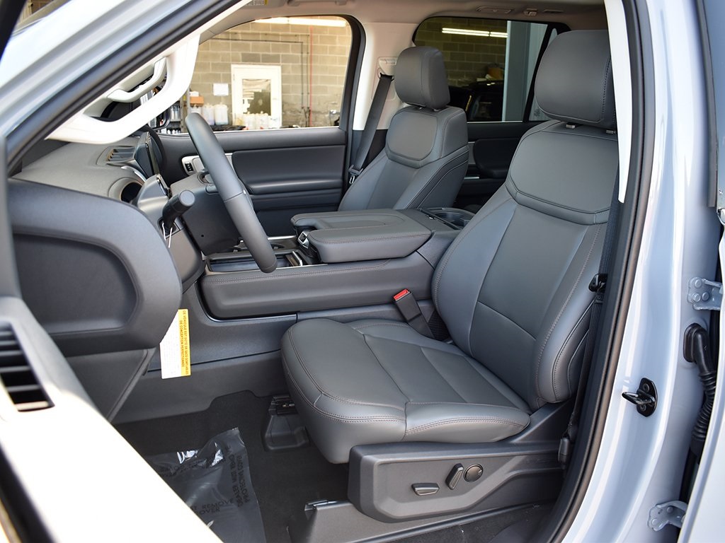 2025 Ford Expedition MAX photo 4