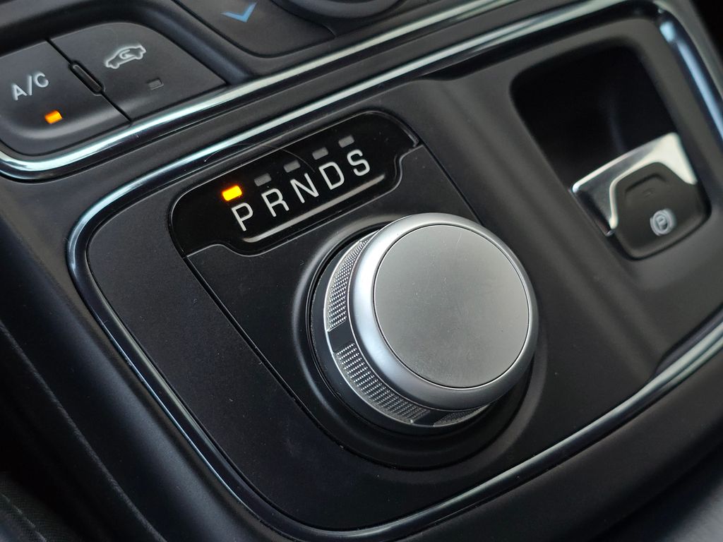 2015 Chrysler 200 S photo 22