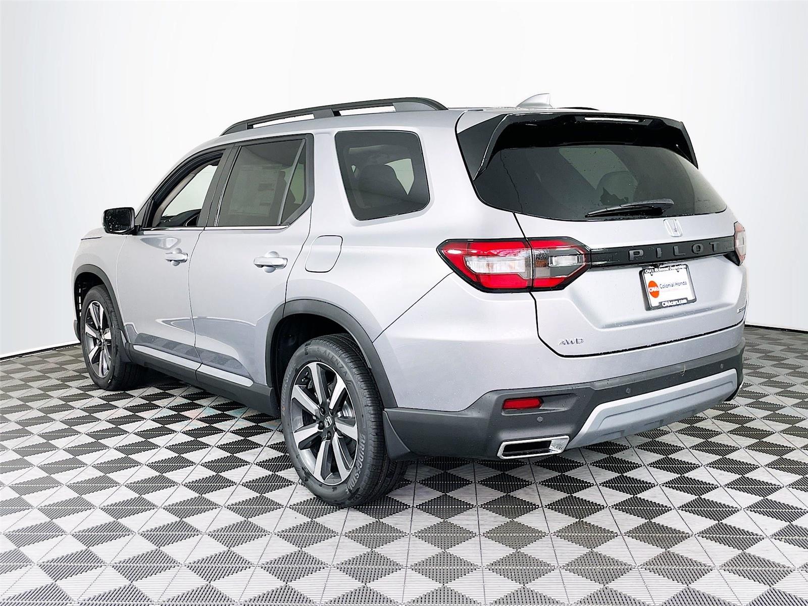 2025 Honda Pilot Touring photo 4