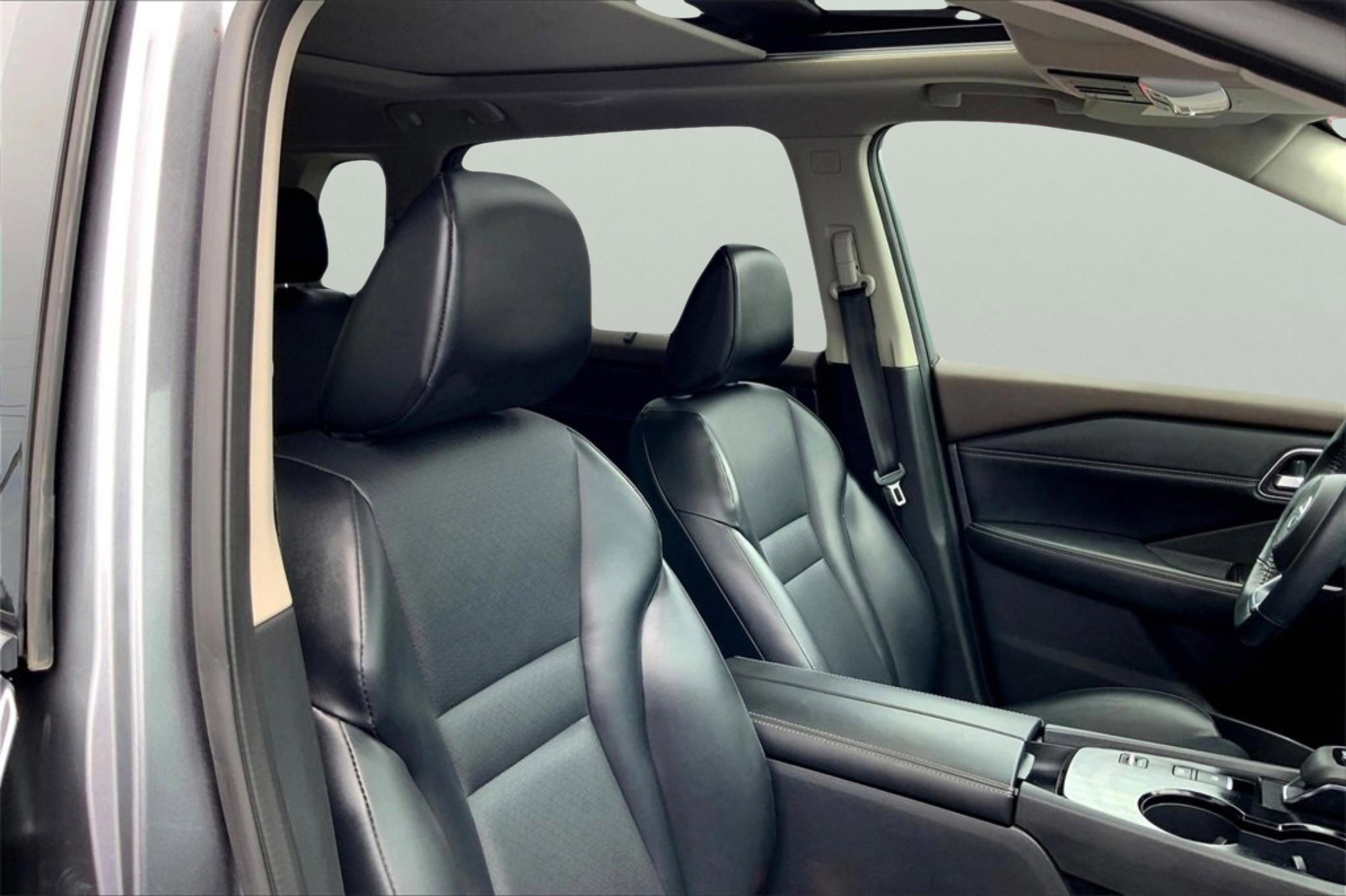 2021 Nissan Rogue SV photo 9