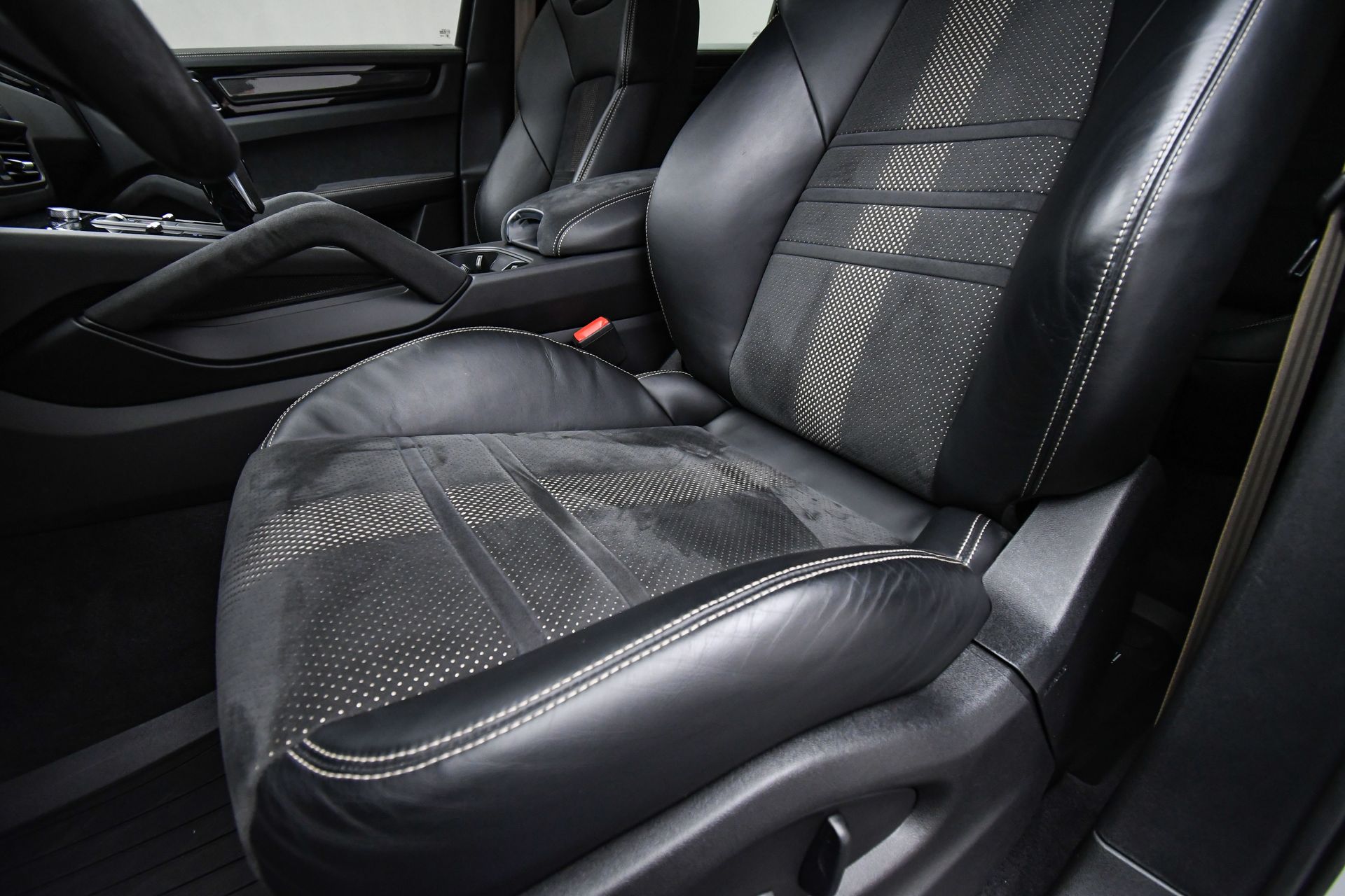 2023 Porsche Cayenne Coupe Turbo GT photo 48