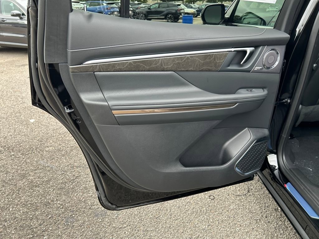 2026 Buick Enclave Avenir photo 21