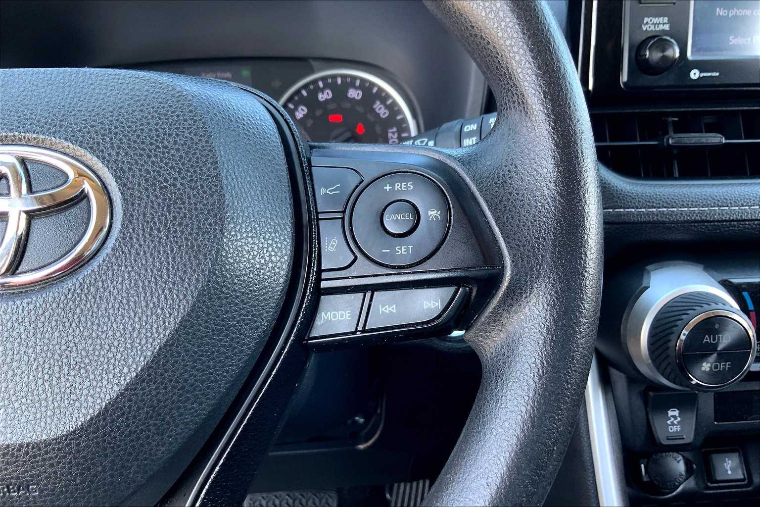 2021 Toyota RAV4 XLE photo 21