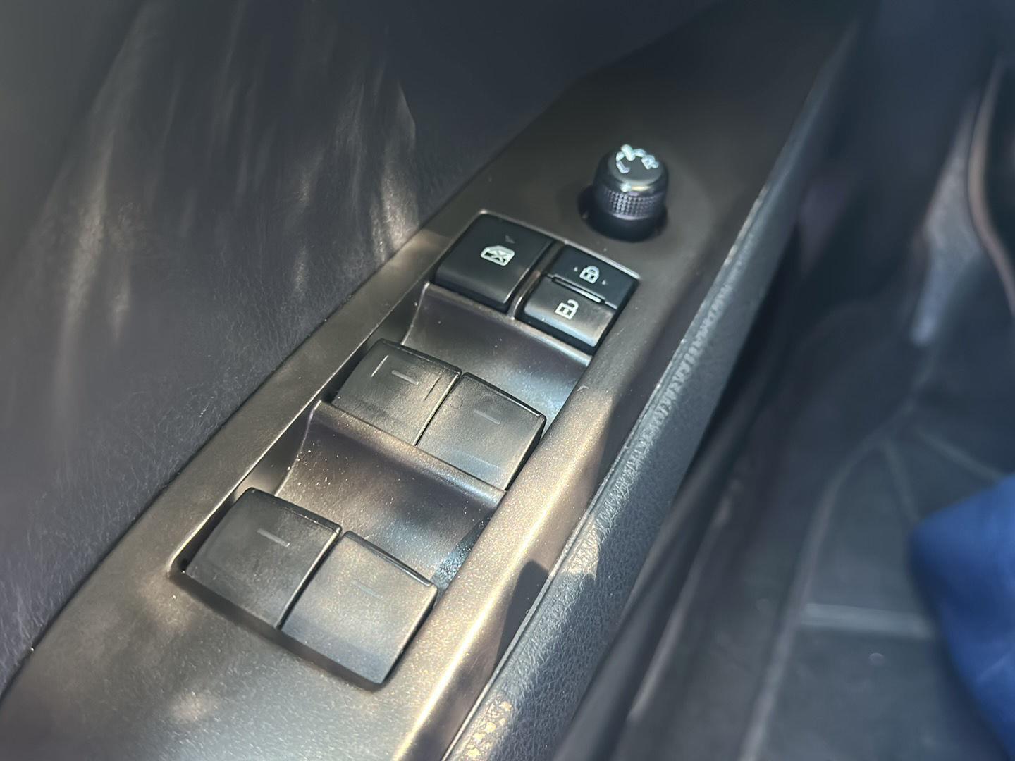 2021 Toyota Camry Hybrid LE photo 4