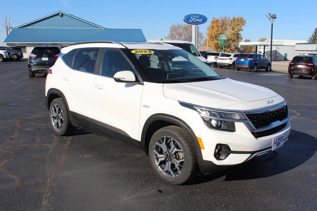 2022 Kia Seltos EX photo 3