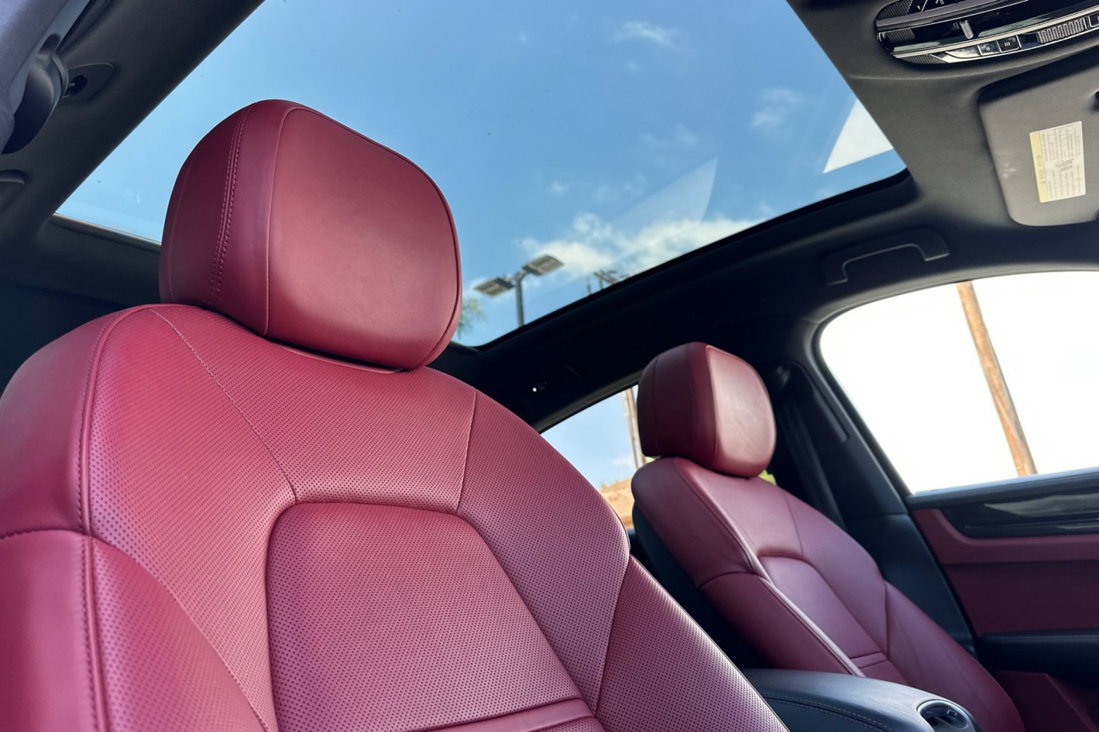 2022 Porsche Cayenne Platinum Edition photo 20