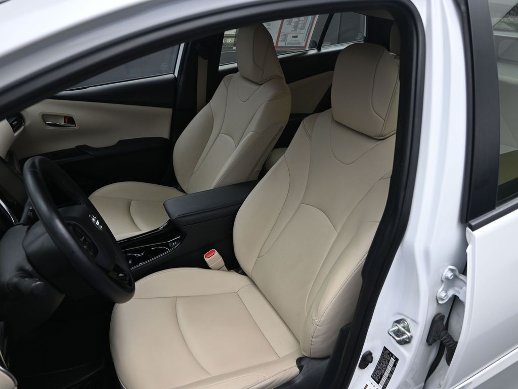2022 Toyota Prius Limited photo 11