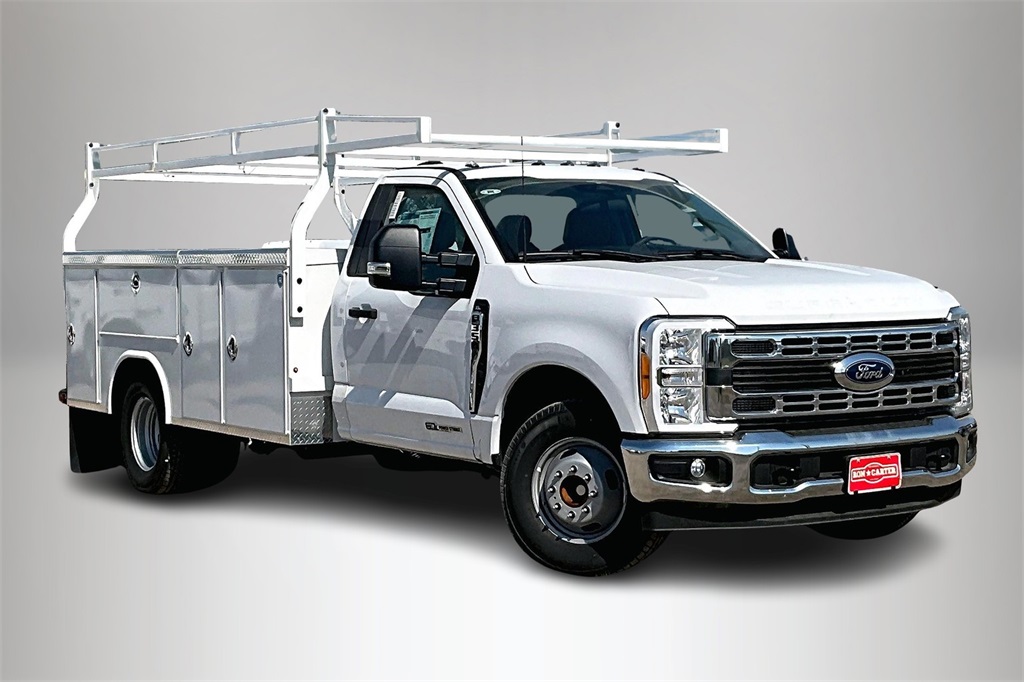 2023 Ford F-350 Super Duty Chassis Cab XL's photo