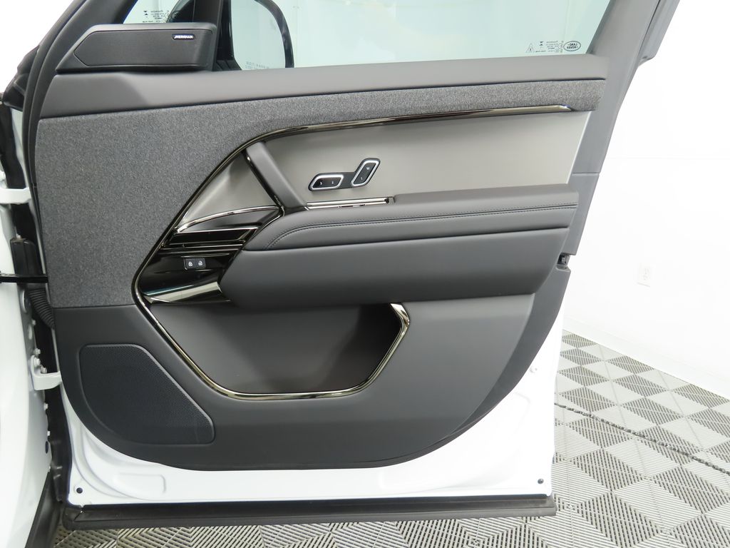 2025 Land Rover Range Rover Sport SE photo 24