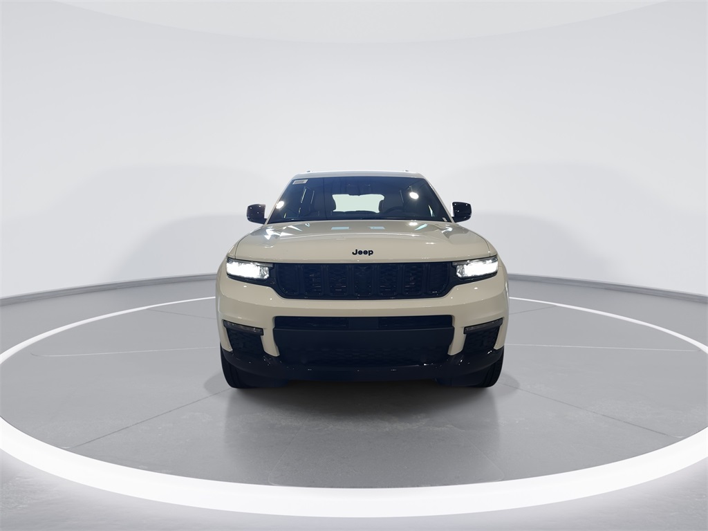 2025 Jeep Grand Cherokee Limited photo 2