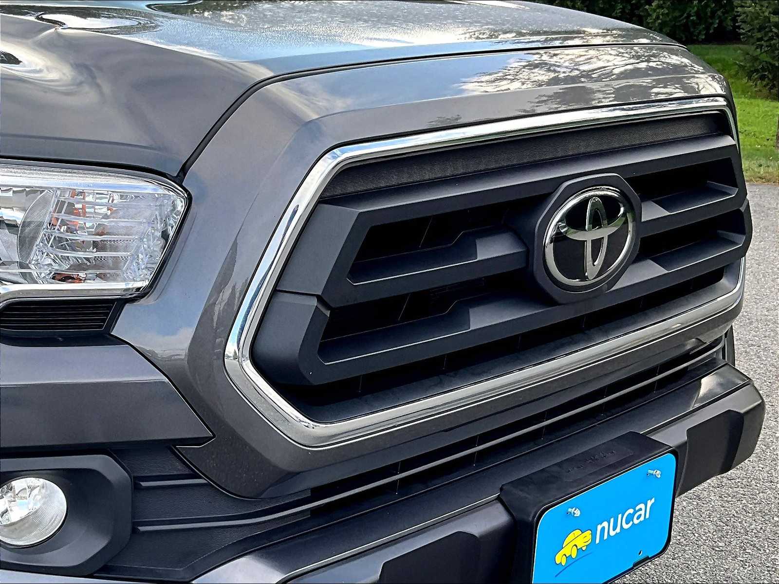 2022 Toyota Tacoma SR5 photo 32