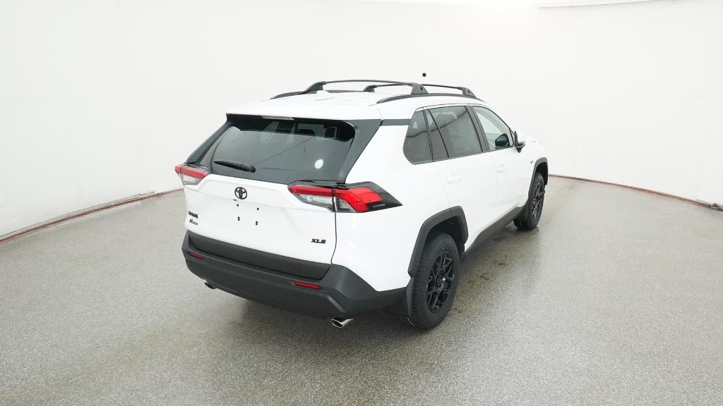 2025 Toyota RAV4 XLE photo 18