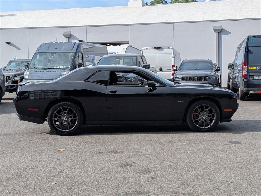 2015 Dodge Challenger R/T photo 2