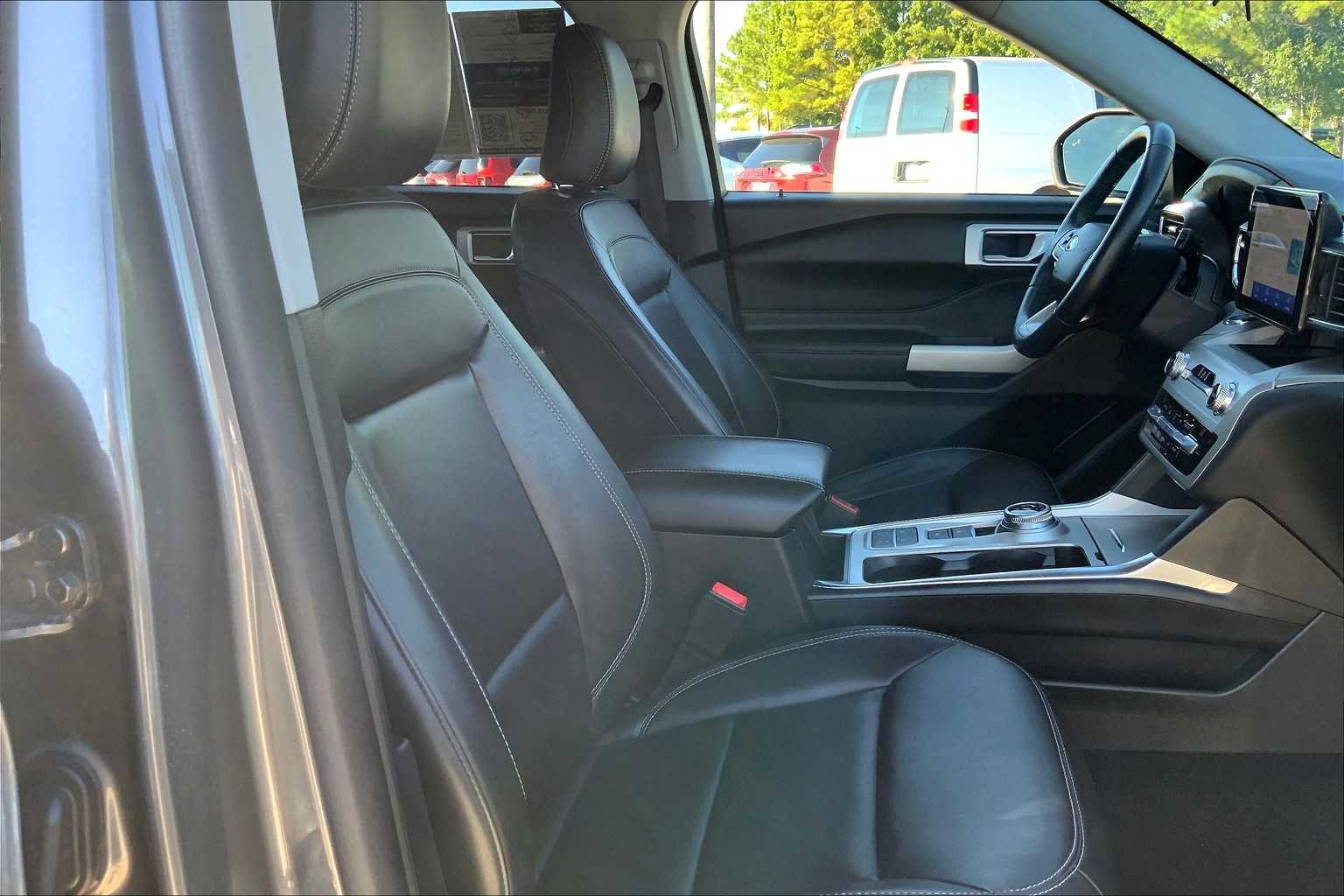 2021 Ford Explorer XLT photo 7