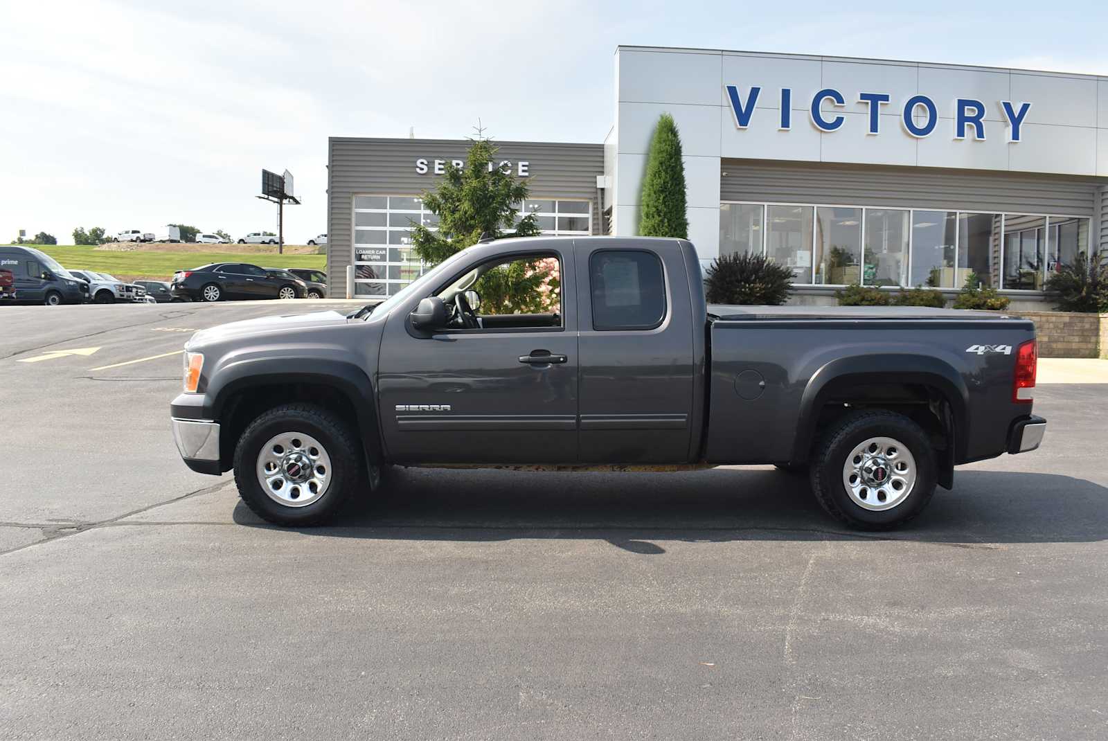 Used 2010 GMC Sierra 1500 SL with VIN 1GTSKUEA1AZ136243 for sale in Dyersville, IA