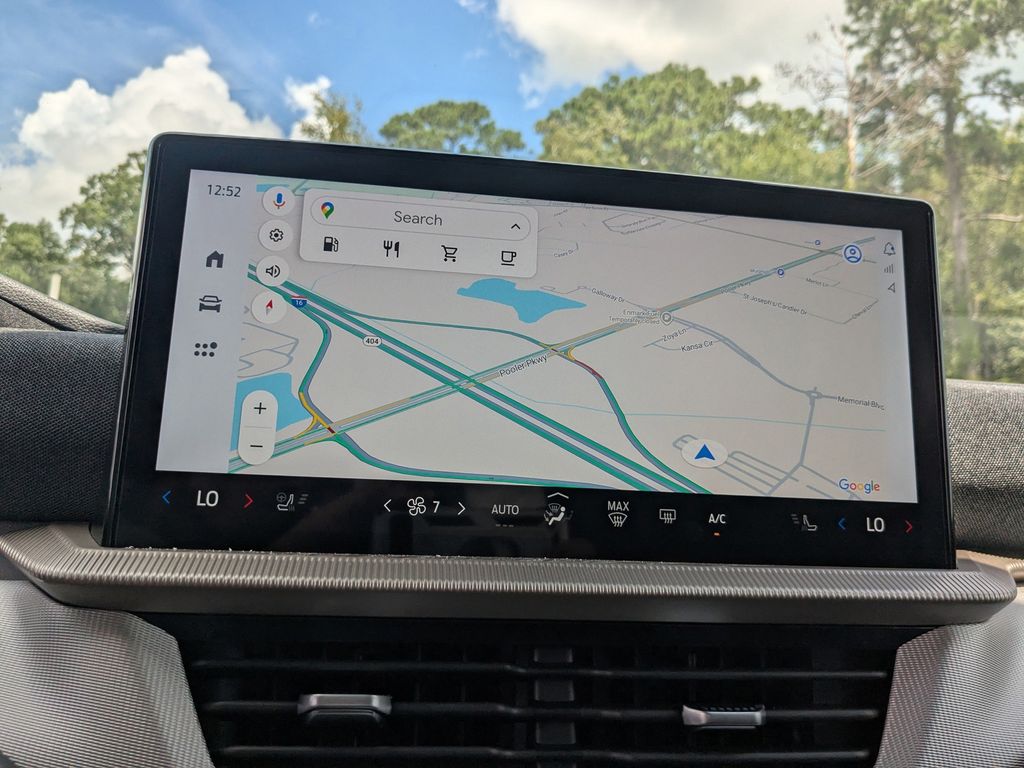 2025 Ford Explorer photo 23