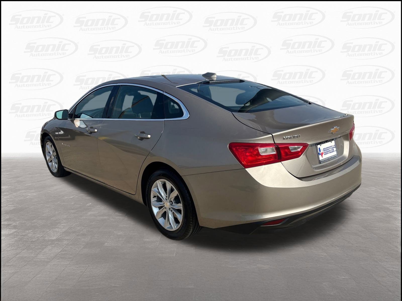 2023 Chevrolet Malibu 1LT photo 2