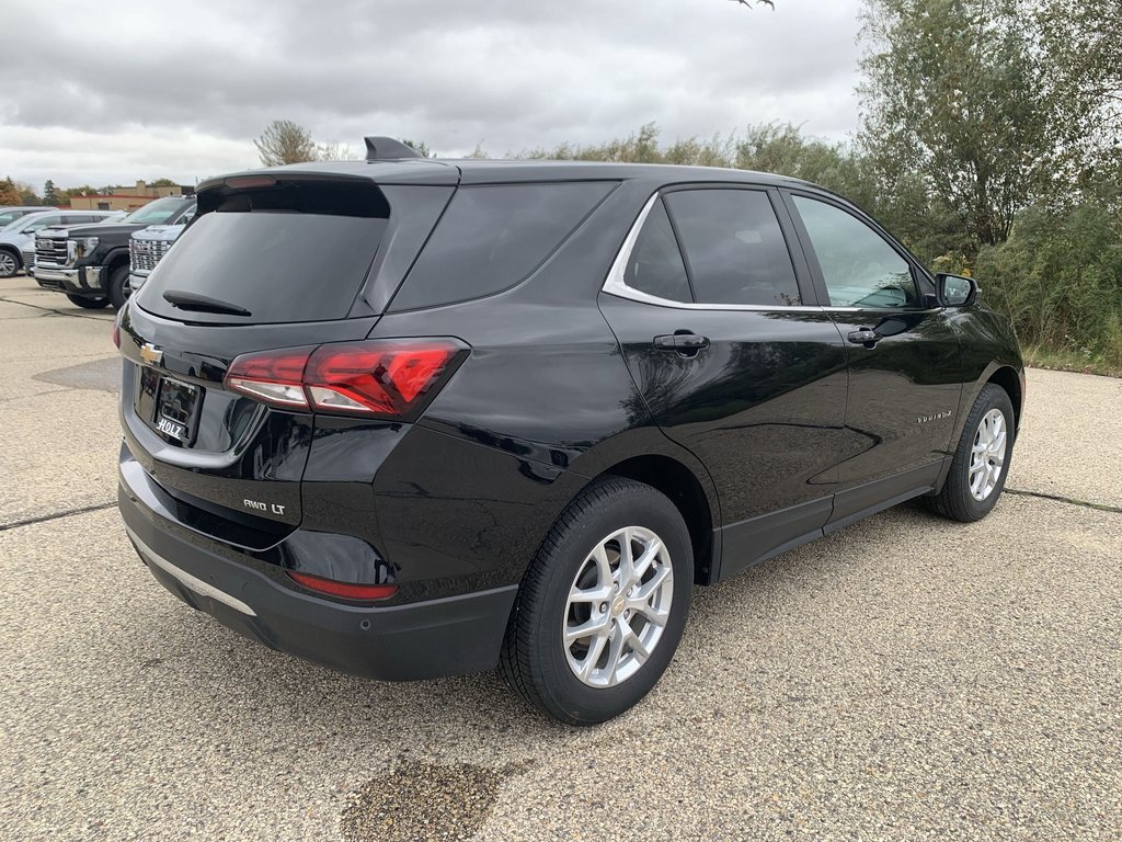 2024 Chevrolet Equinox LT photo 2