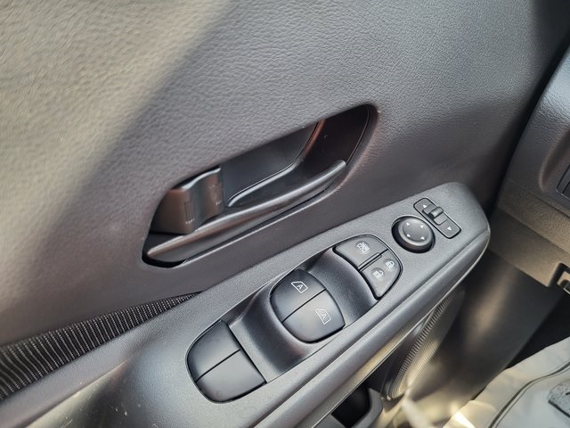 2025 Nissan Kicks Play S photo 20