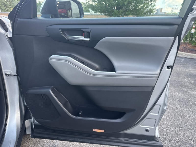 2021 Toyota Highlander XLE photo 46