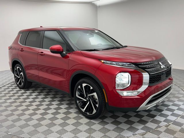 2024 Mitsubishi Outlander SE photo 3