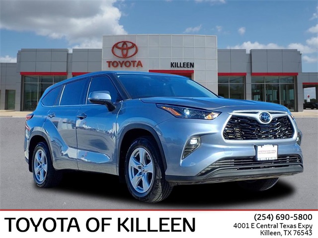 2022 Toyota Highlander LE's photo