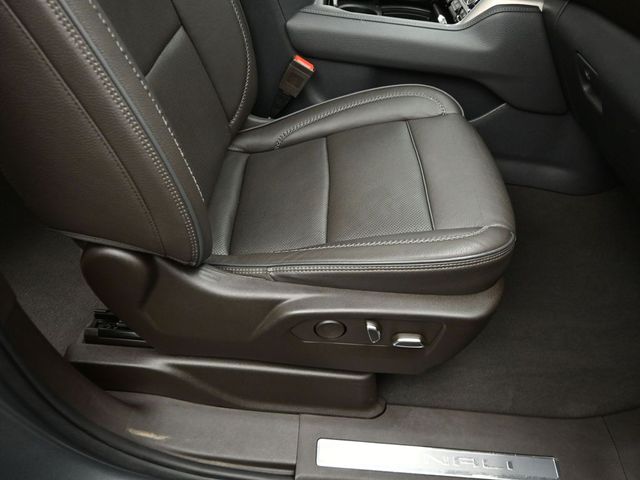 2022 GMC YUKON XL - Image 35