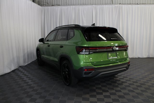 2025 Volkswagen Taos SE photo 13