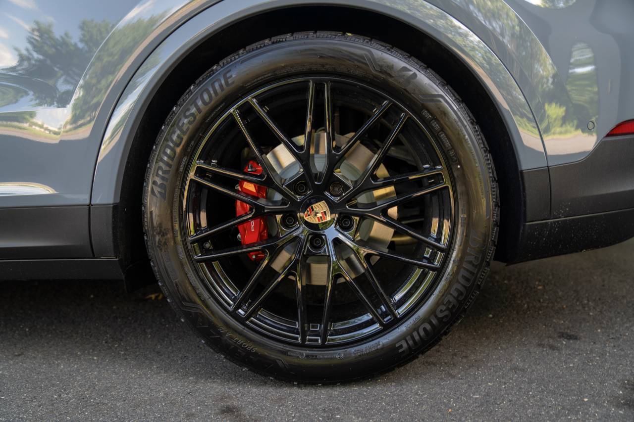 2025 Porsche Cayenne S photo 11