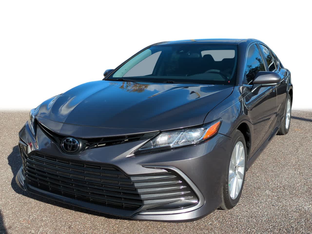 2024 Toyota Camry LE's photo