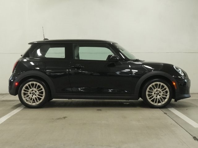 2025 Mini Cooper 2 Door Hardtop Signature photo 3