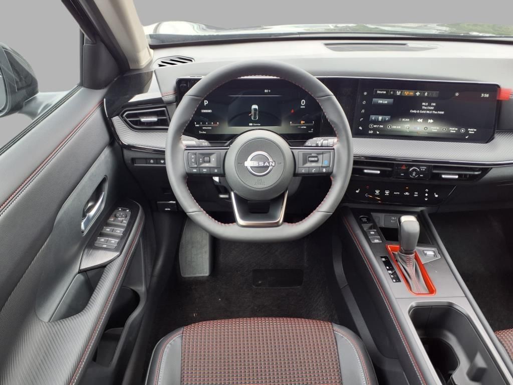 2025 Nissan Kicks SR photo 2