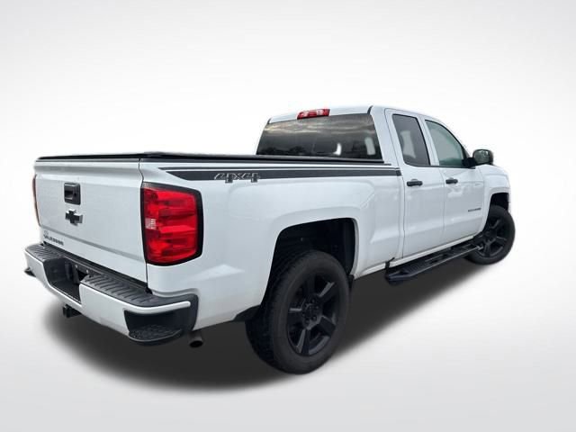 2017 Chevrolet Silverado 1500 Custom photo 4
