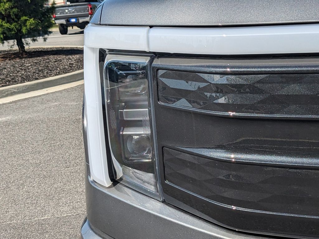 2025 Ford F-150 Lightning Platinum photo 10